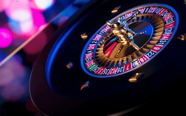 Pengguna membaca detail bonus harian